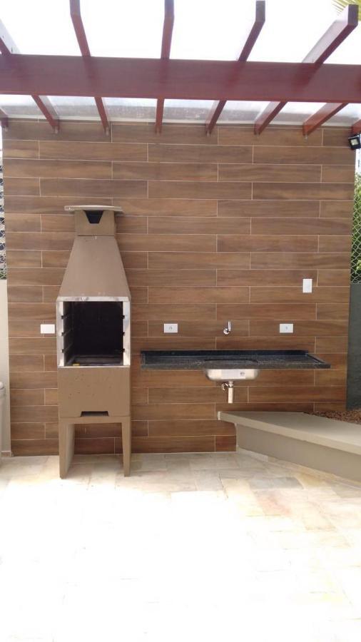 Apartamento de 1 Quarto com Varanda e Vista da Cidade.