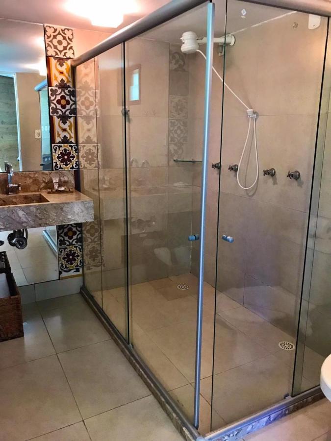 Quarto Super Master com Área de Estar e Vista do Jardim